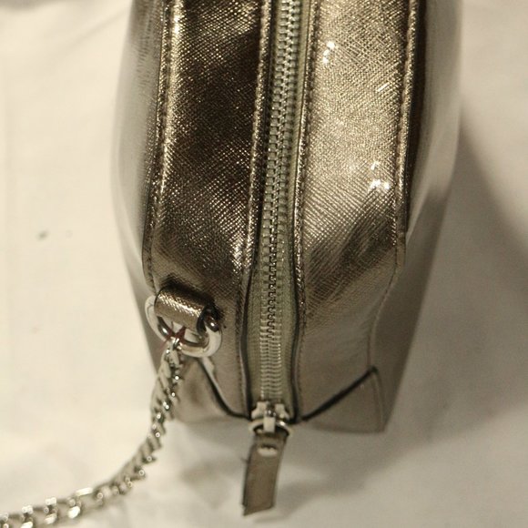 A NEW DAY Shiny Metallic Silver Patent Crossbody Camera Bag Purse - Picture 4 of 12